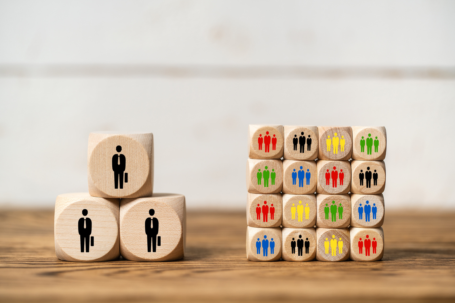 few big clients vs many small clients symbolized with cubes